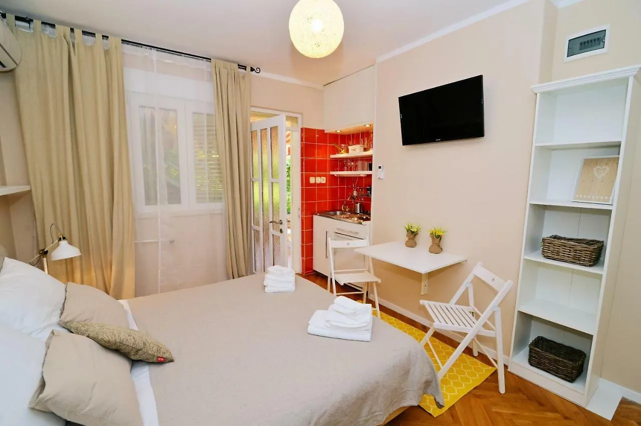Apartments Doroti Ika