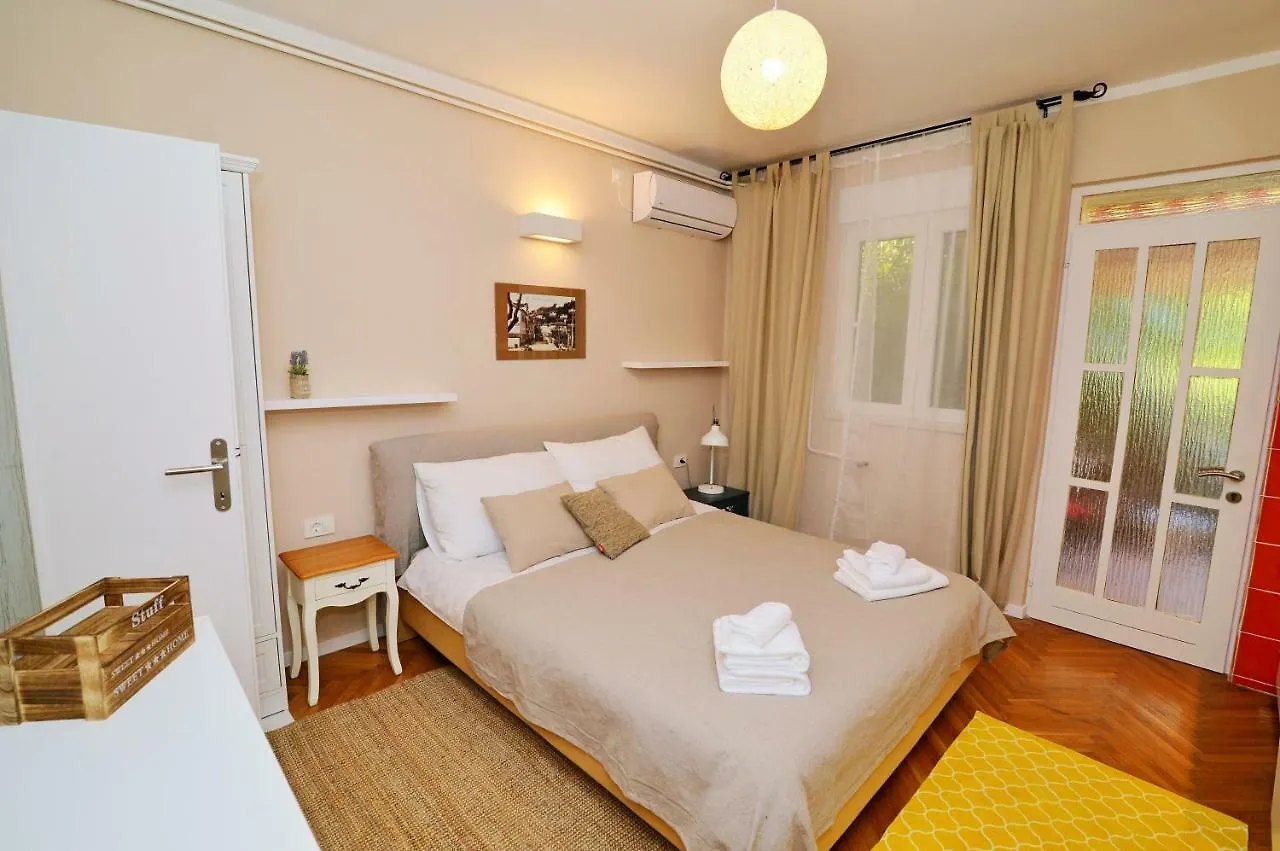Apartments Doroti Ika 0*,