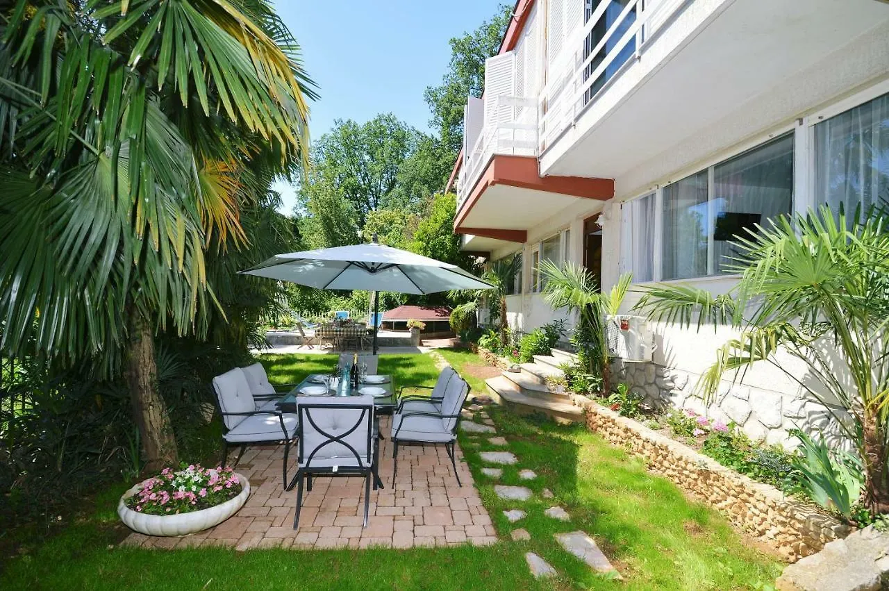 Apartments Doroti Ika
