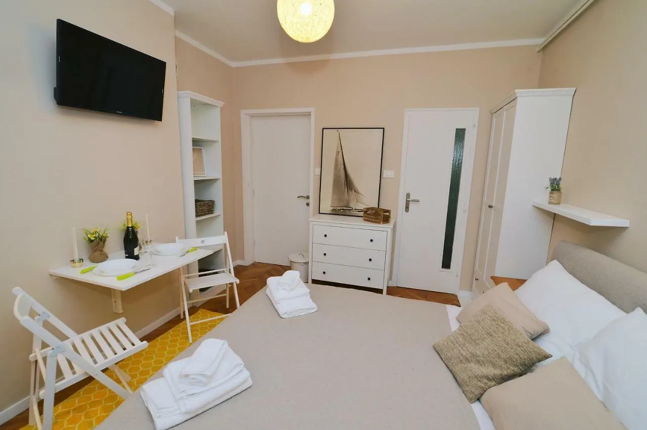 Apartments Doroti Ika